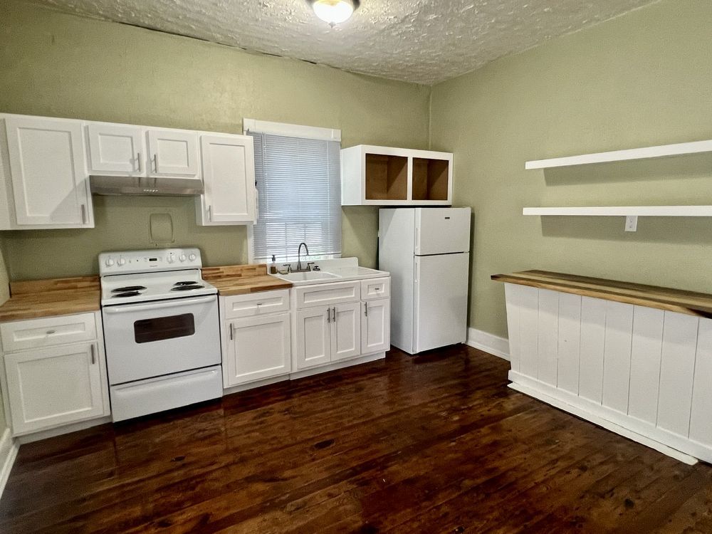 Renovated 1 Bed, 1 Bath Apt, *Electric & Water Included!* property image