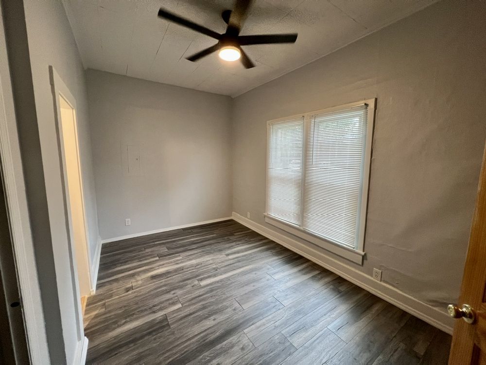 Renovated 1 Bed, 1 Bath Apt, *Electric & Water Included!* property image