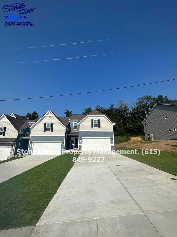 3 Bedroom 2.5 Bath End Unit Townhome in Shelbyville! *SPECIALS AVAILABLE* property image