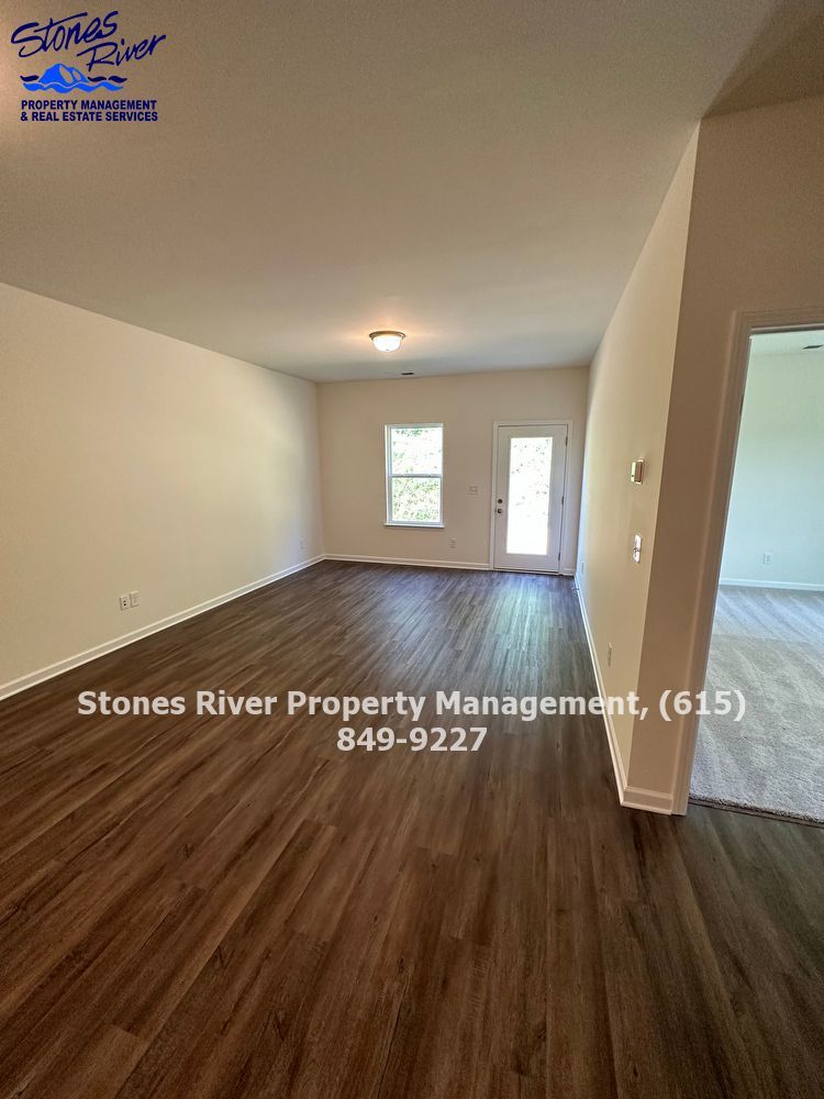 3 Bedroom 2.5 Bath End Unit Townhome in Shelbyville! *SPECIALS AVAILABLE* property image