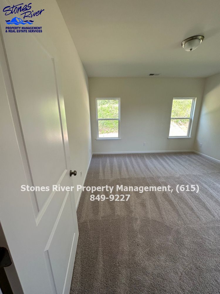 3 Bedroom 2.5 Bath End Unit Townhome in Shelbyville! *SPECIALS AVAILABLE* property image