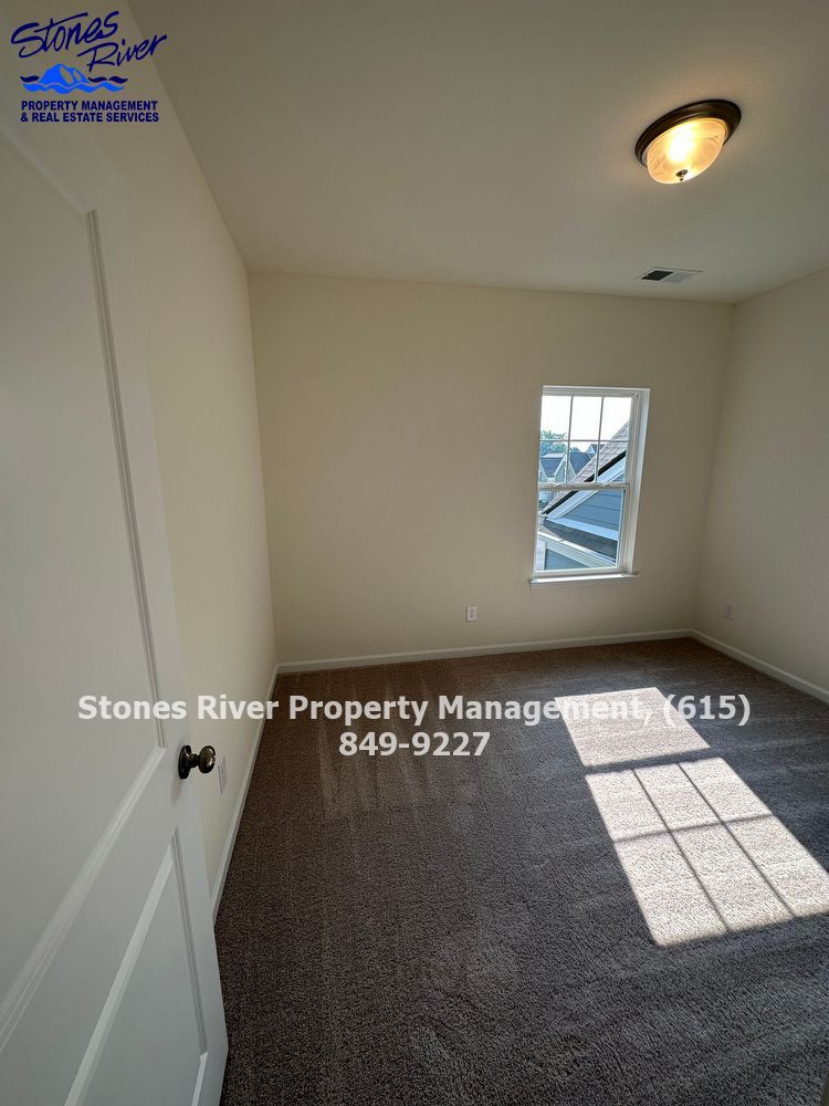 3 Bedroom 2.5 Bath End Unit Townhome in Shelbyville! *SPECIALS AVAILABLE* property image