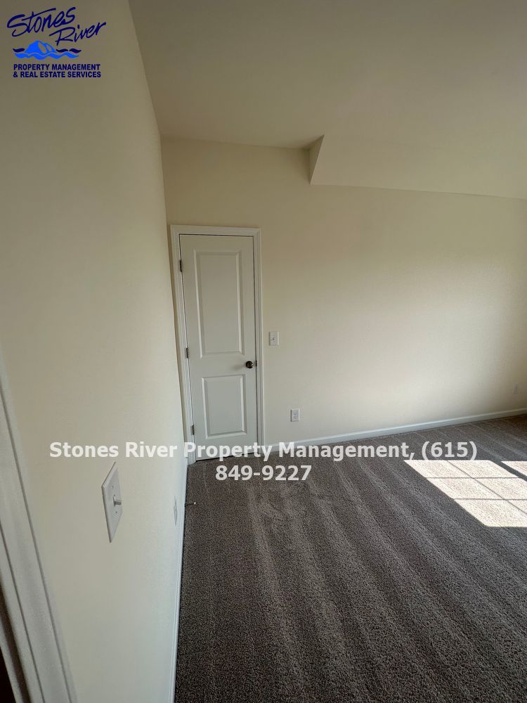 3 Bedroom 2.5 Bath End Unit Townhome in Shelbyville! *SPECIALS AVAILABLE* property image