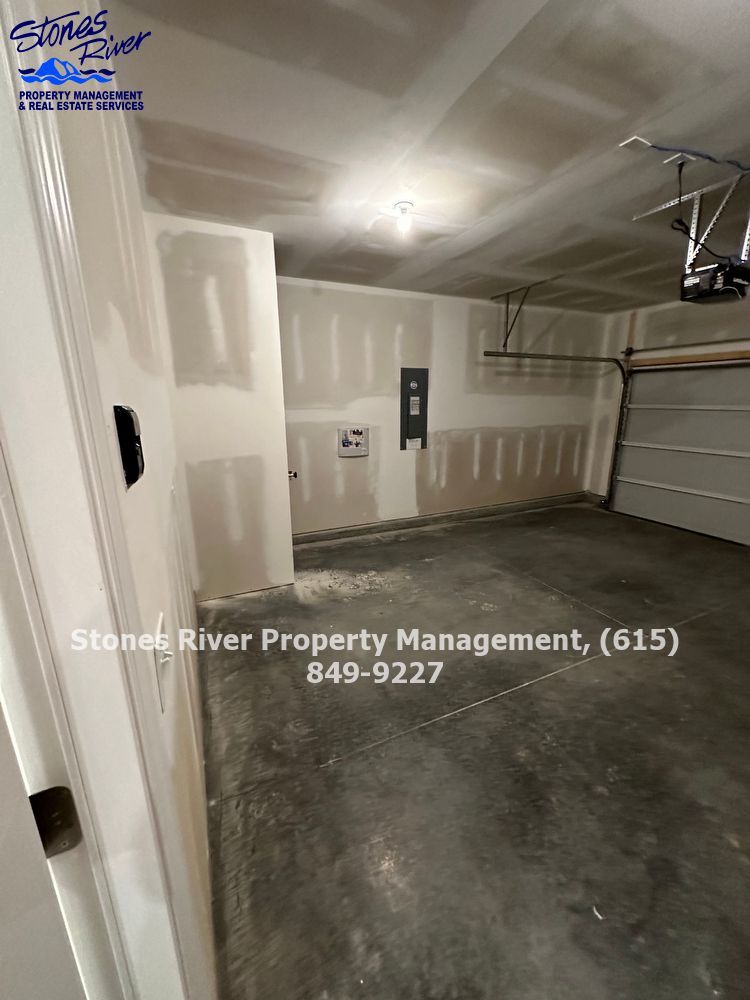 3 Bedroom 2.5 Bath End Unit Townhome in Shelbyville! *SPECIALS AVAILABLE* property image