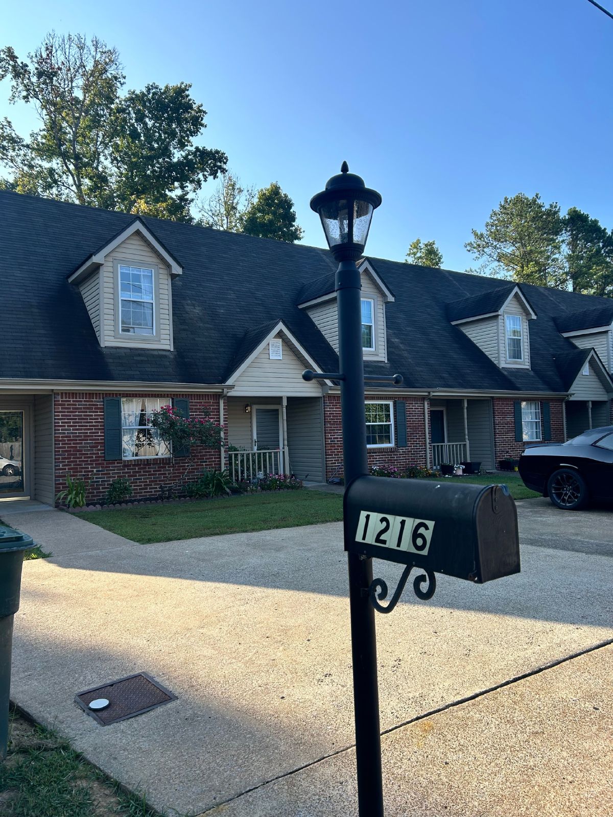 East Brainerd Townhome! 2 beds, 2 baths, garage, fenced back yard & screened porch! property image