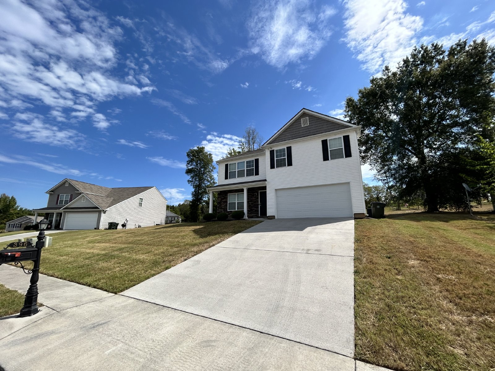 Spacious 5 bed, 3 bath, 2 car garage, and locate in a charming neighborhood! property image