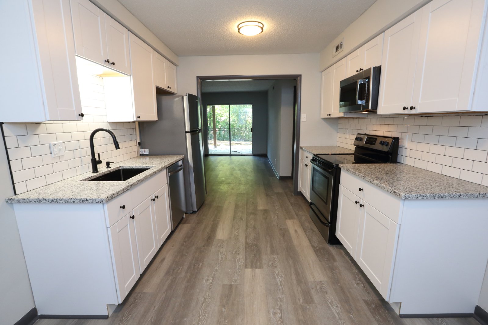 1/2 OFF 1ST FULL MONTHS RENT! Fully Renovated 2 Bed, 1 Bath, 1st Floor Apartment in East Ridge! property image