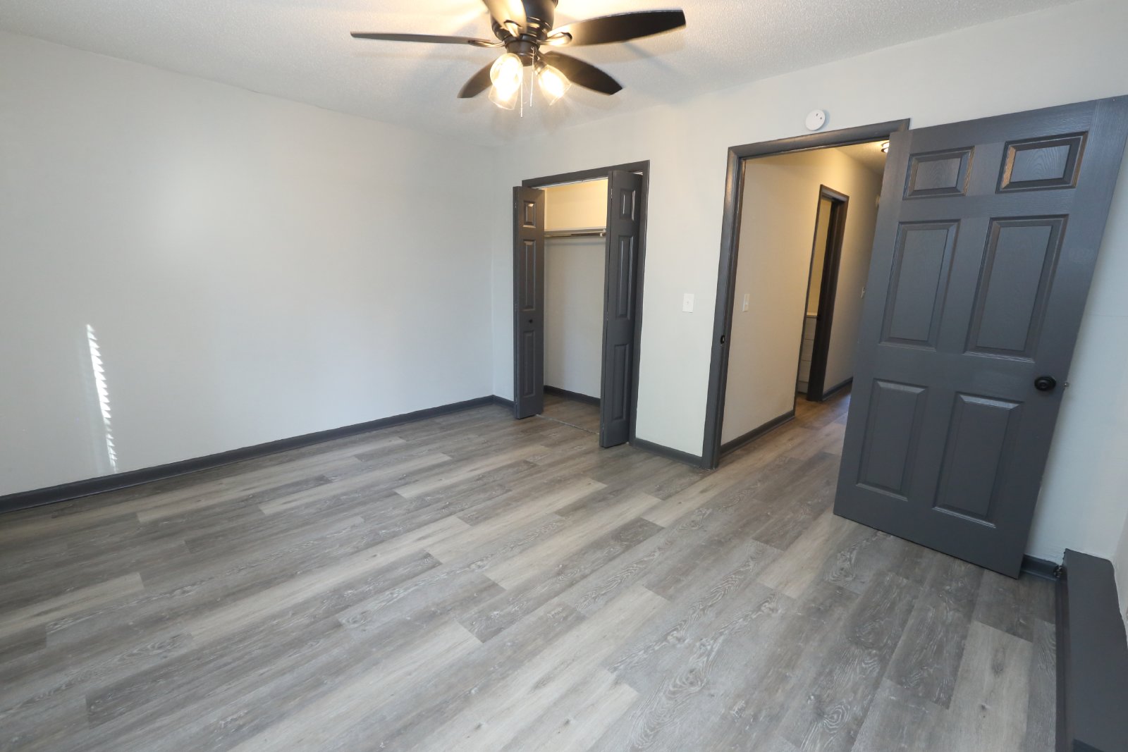 1/2 OFF 1ST FULL MONTHS RENT! Fully Renovated 2 Bed, 1 Bath, 1st Floor Apartment in East Ridge! property image