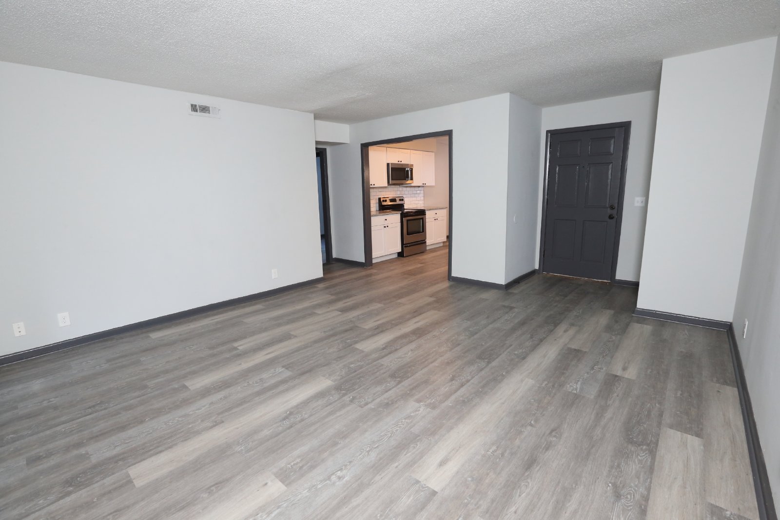 1/2 OFF 1ST FULL MONTHS RENT! Fully Renovated 2 Bed, 1 Bath, 1st Floor Apartment in East Ridge! property image