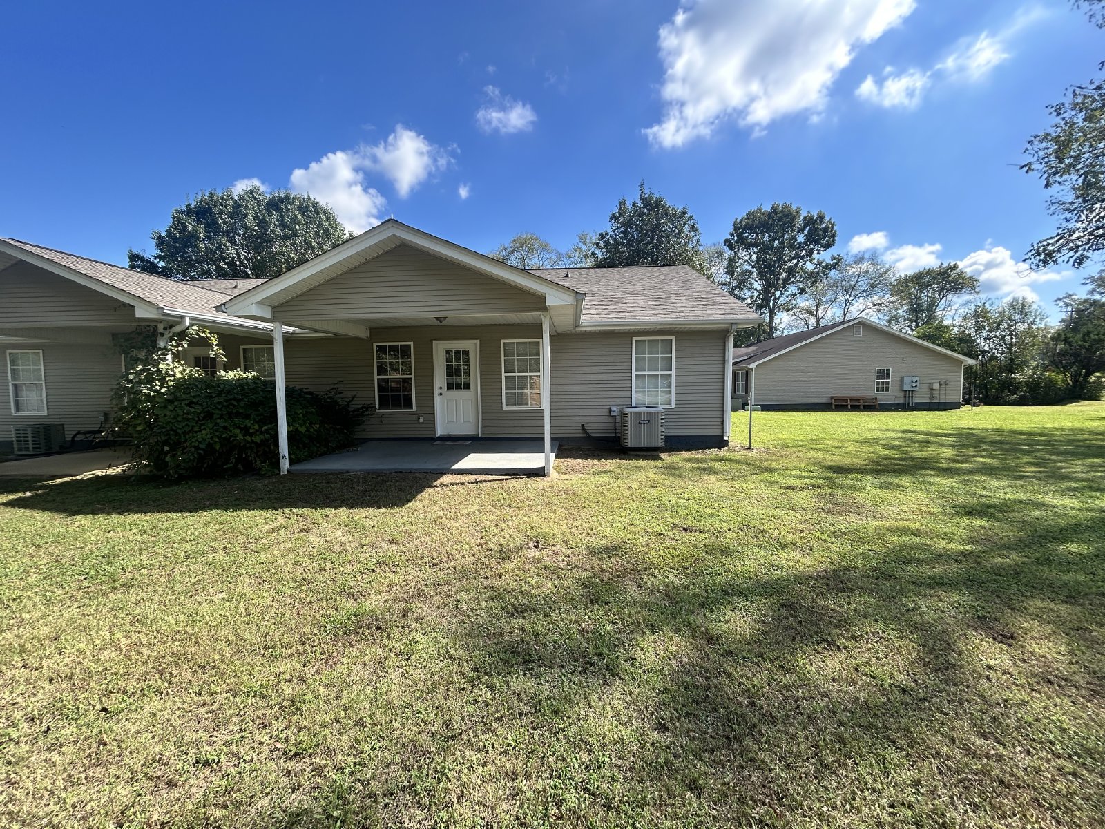 Charming 2 Bed, 1 Bath, 1 Car Garage, Covered Patio in Private Neighborhood! property image