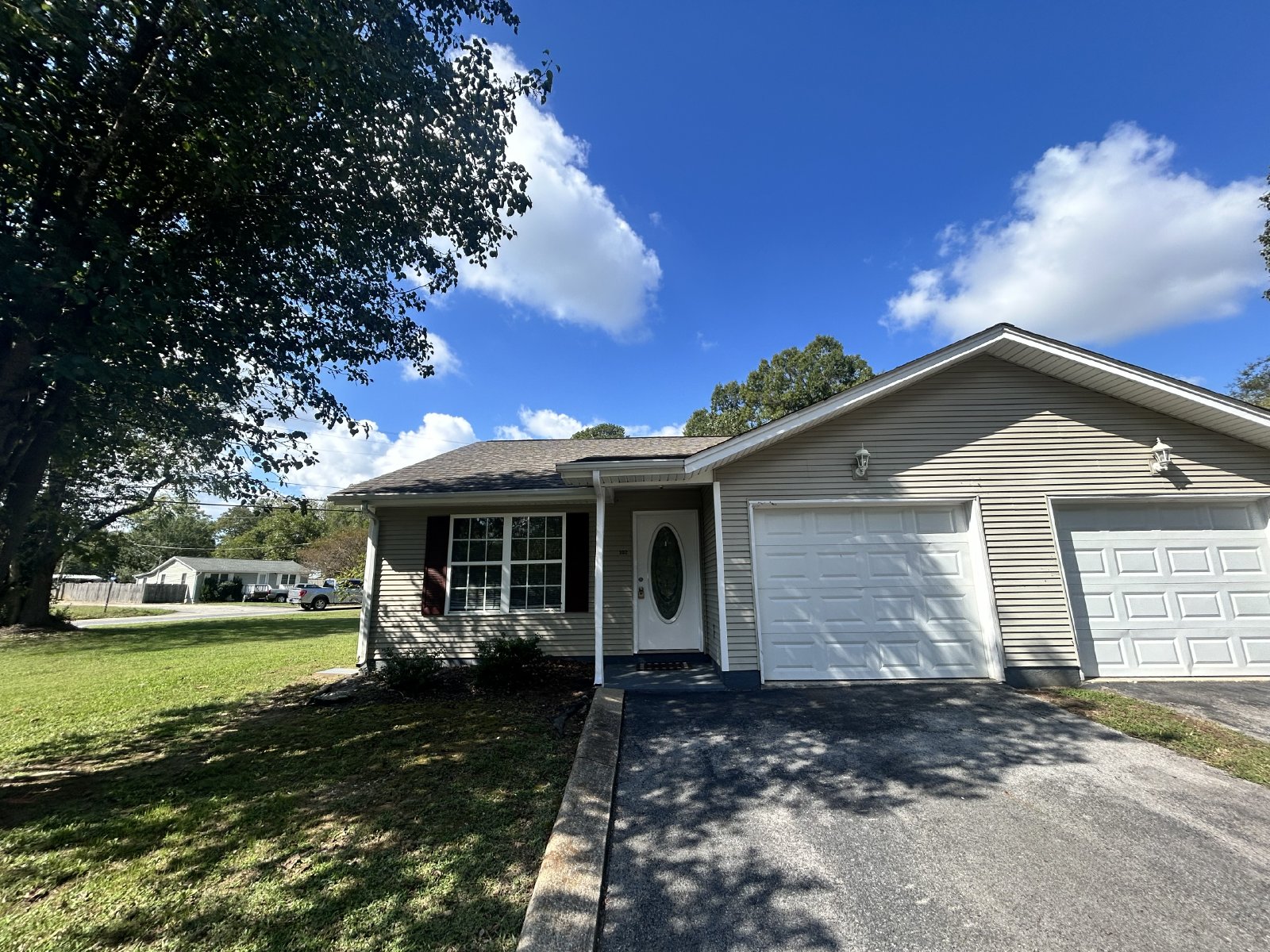 Charming 2 Bed, 1 Bath, 1 Car Garage, Covered Patio in Private Neighborhood! property image