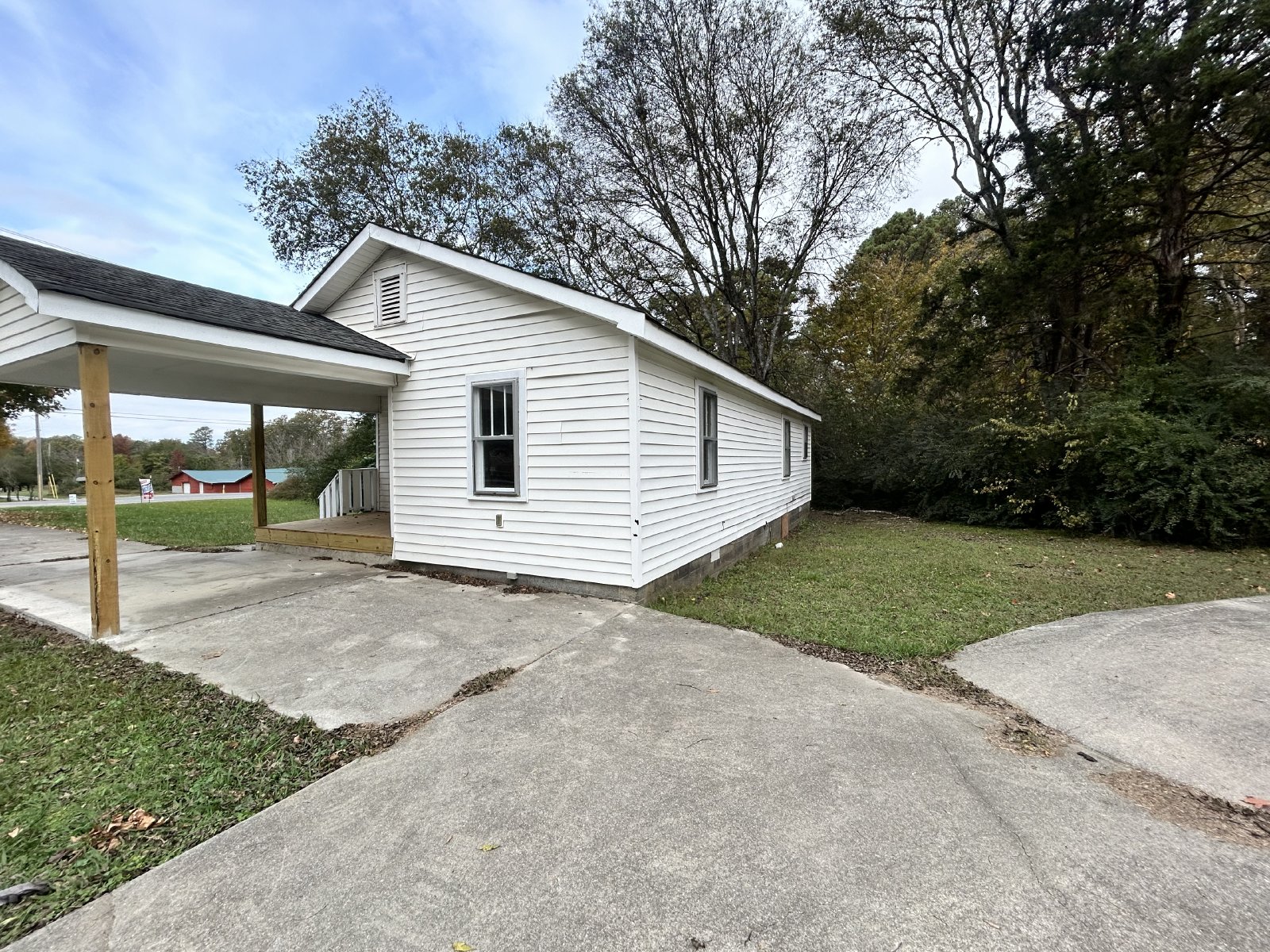 Charming 2 Bed, 1 Bath, Attached Carport and Spacious Yard! property image