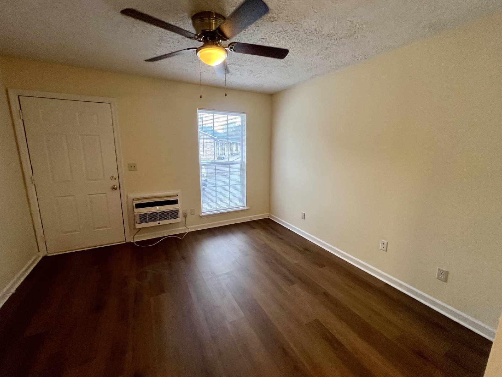 1BR 1BA Apartment at Venture Point Apt. *Water Included* property image