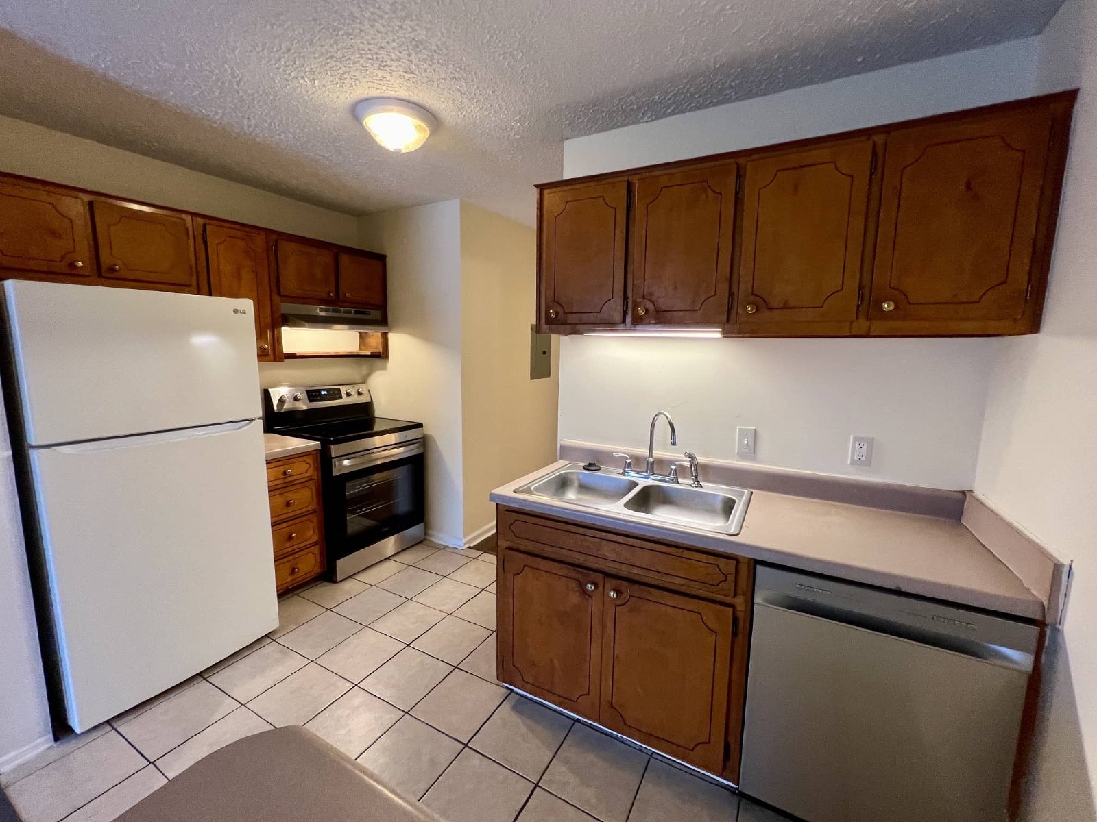 1BR 1BA Apartment at Venture Point Apt. *Water Included* property image