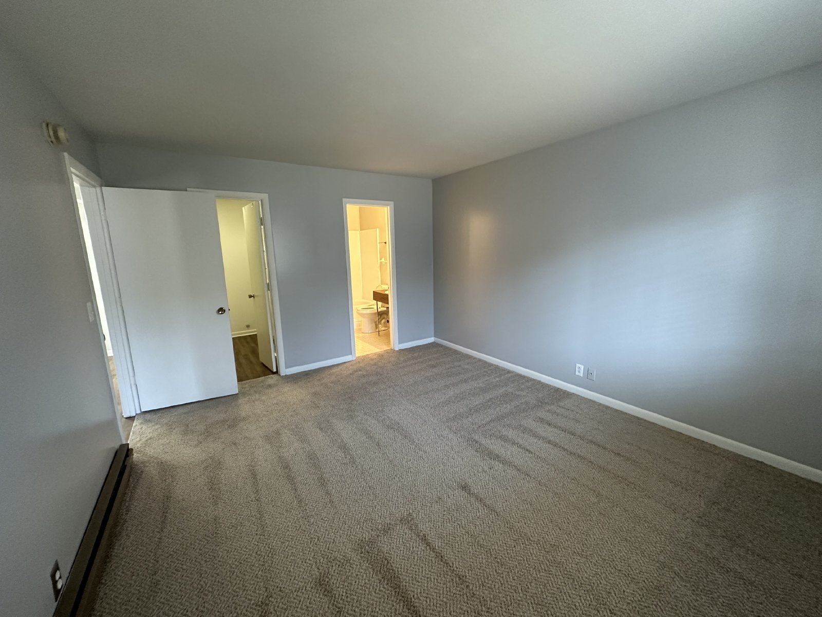 1 Bedroom 1 Bath unit located in Scenic Villager West near Vanderbilt and Belmont! property image