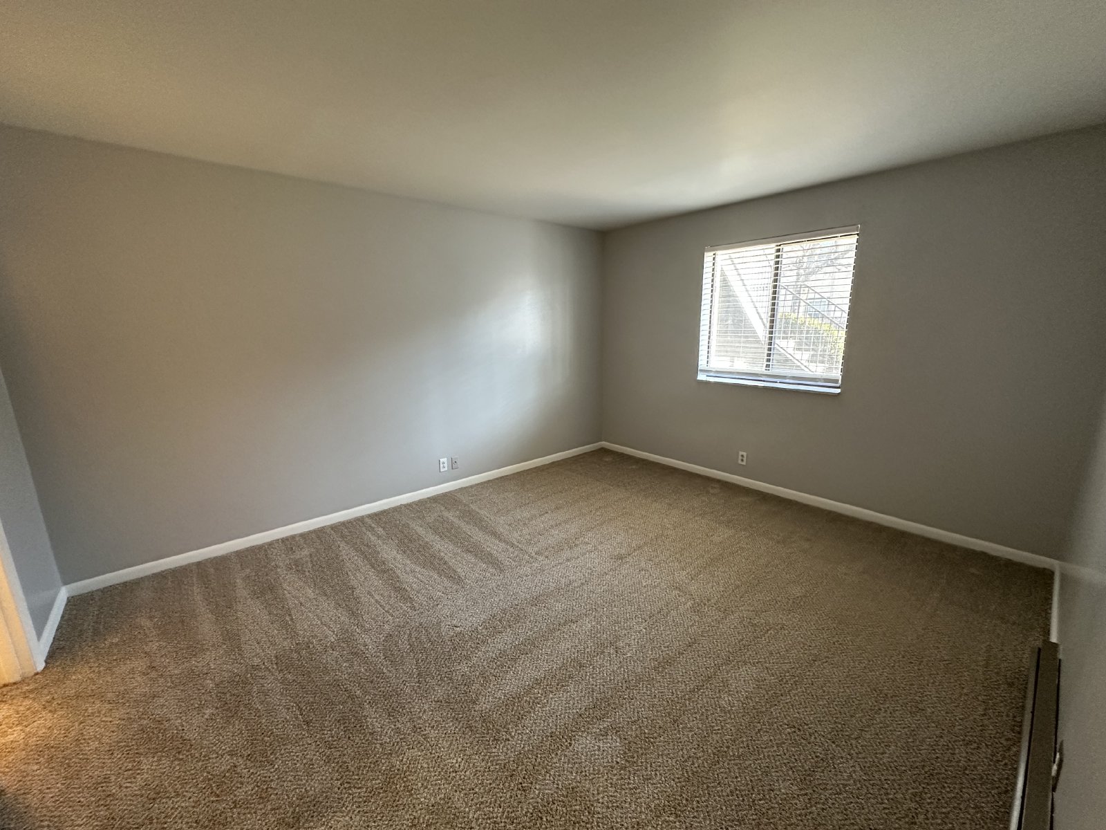 1 Bedroom 1 Bath unit located in Scenic Villager West near Vanderbilt and Belmont! property image